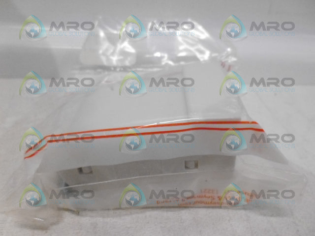 PASS & SEYMOUR 467 FLOURESCENT LAMPHOLDER *NEW IN ORIGINAL PACKAGE*