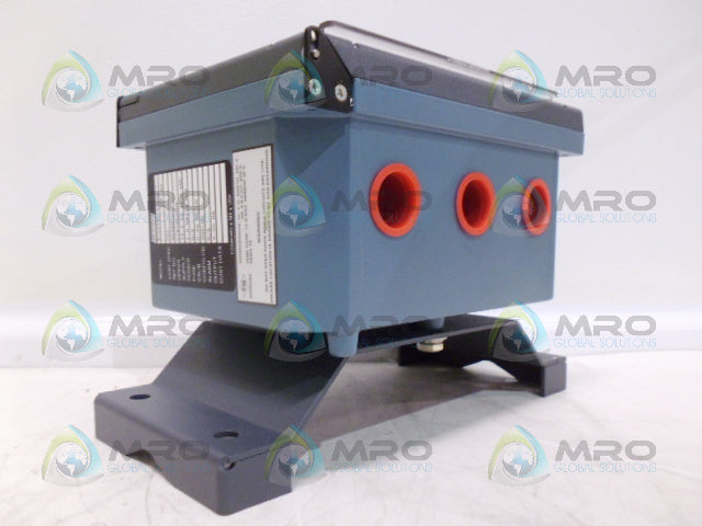FOXBORO 870ITEC-AYFNZ-7 CONDUCTIVITY TRANSMITTER *NEW IN BOX*