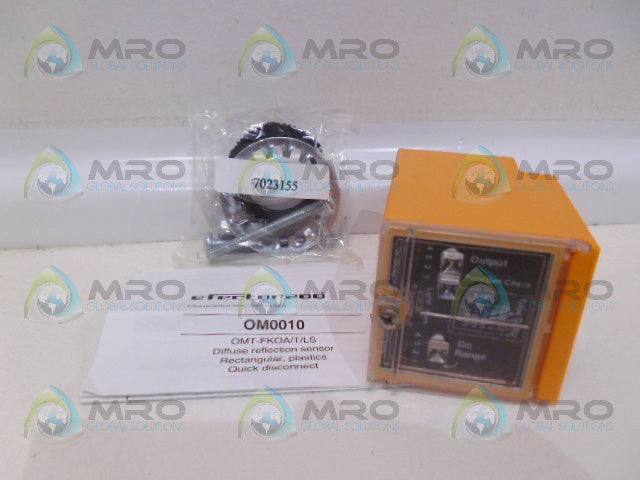 IFM EFECTOR OM0010 DIFFUSE REFLECTION SENSOR *NEW IN BOX*