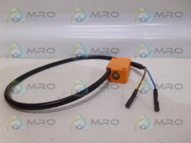 IFM EFECTOR IS0008 INDUCTIVE PROXIMITY SENSOR *NEW IN BOX*