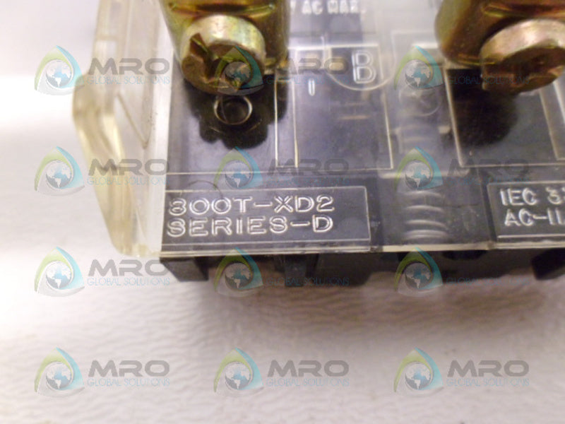 ALLEN BRADLEY 800T-XD2 SER D (AS PICTURED) *USED*