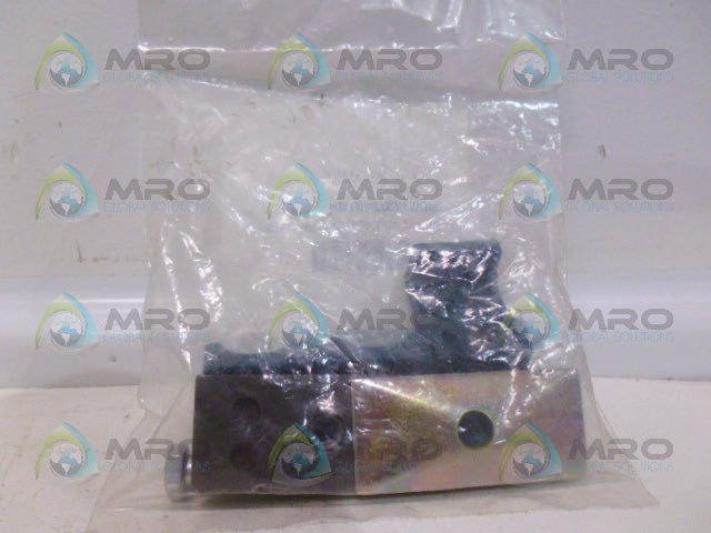 STAUFF SP3213/213DPPGDAS-K PIPE CLAMPS *NEW IN FACTORY BAG*