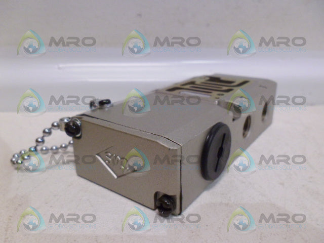 SMC SP0102 SUB PLATE VALVE *NEW NO BOX*