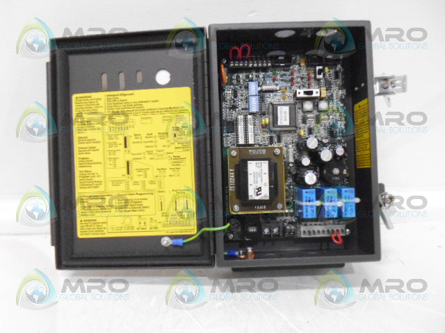 STI 70027-1000 LCC-FB-AC1-U LIGHT CURTAIN CONTROLLER (AS PICTURED) *NEW IN BOX*