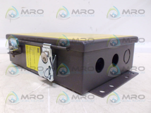 STI 70027-1000 LCC-FB-AC1-U LIGHT CURTAIN CONTROLLER (AS PICTURED) *NEW IN BOX*