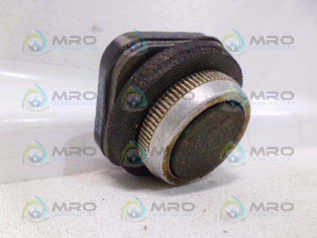 ALLEN BRADLEY 800T-A1 SER A PUSH BUTTON (GREEN) *USED*