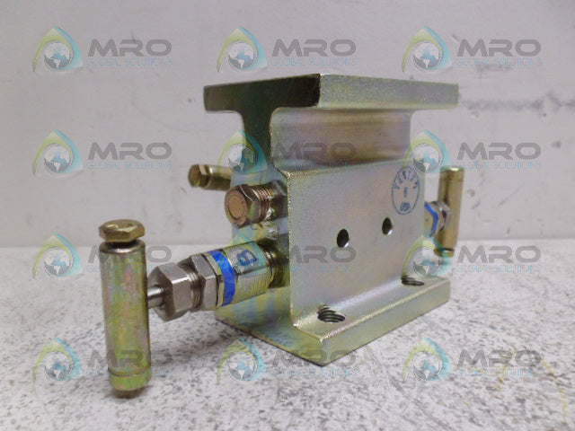 ROSEMOUNT C304031110-0000 ISOLATION MANIFOLD *NEW NO BOX*