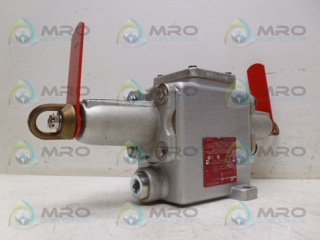 COOPER AFU033355 CONVEYOR CONTROL SWITCH *NEW NO BOX*