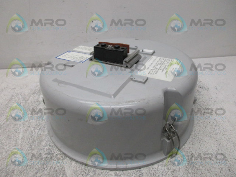 GENERAL ELECTRIC MPB25MOAX LIGHT FIXTURE (AS PICTURED) *NEW NO BOX*