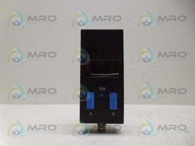 FESTO SDE1-D10-G2-R14-L-P1-M8 PRESSURE SENSOR *NEW NO BOX*