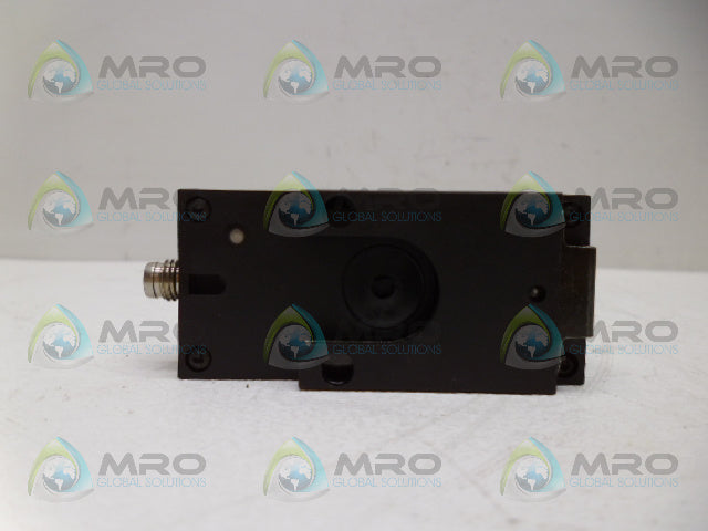 FESTO SDE1-D10-G2-R14-L-P1-M8 PRESSURE SENSOR *NEW NO BOX*