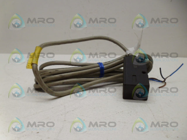OMRON E3S-2DE41 PHOTO SWITCH RECEIVER (AS PICTURED) *NEW NO BOX*