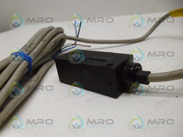 OMRON E3S-2DE41 PHOTO SWITCH RECEIVER (AS PICTURED) *NEW NO BOX*