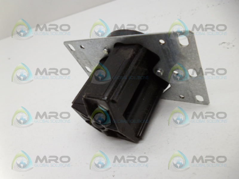 LEVITON 30A RECEPTACLE NSNP