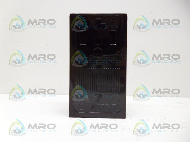 LEVITON 14-30R DRYER RECEPTACL 30A-125/250V *NEW NO BOX*