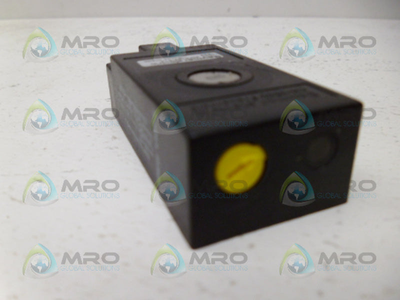 BAUMER UEDK 30P5198/S14 ULTRASONIC SENSOR *NEW NO BOX*