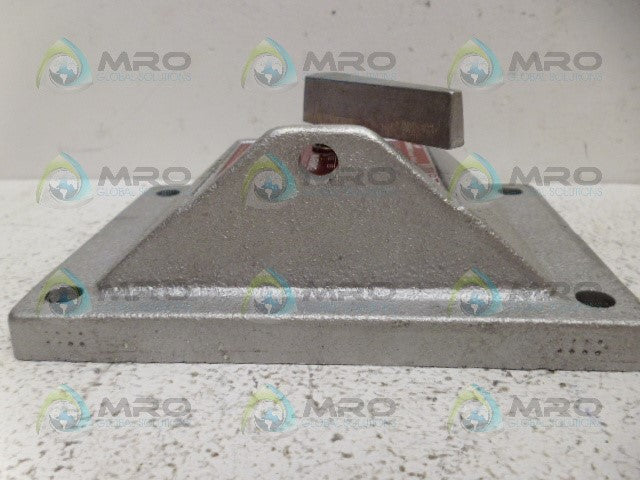 CROUSE-HINDS DS415A COVER *NEW IN BOX*