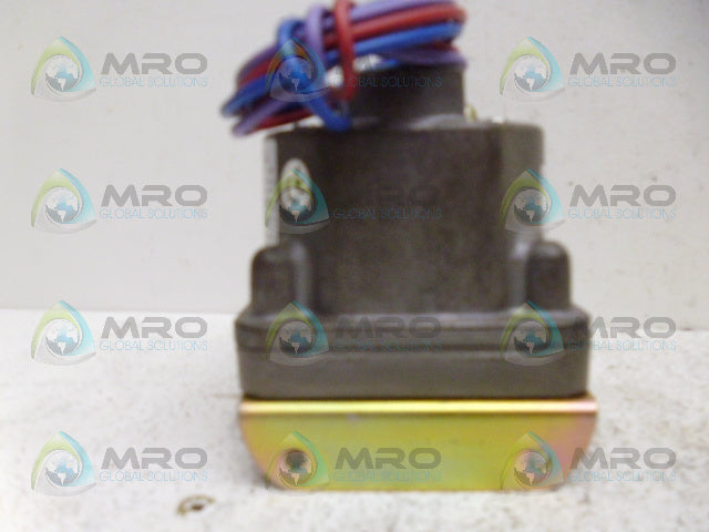 BARKSDALE D1H-A80SS PRESSURE/VACUUM ACTUATED SWITCH *NEW NO BOX*