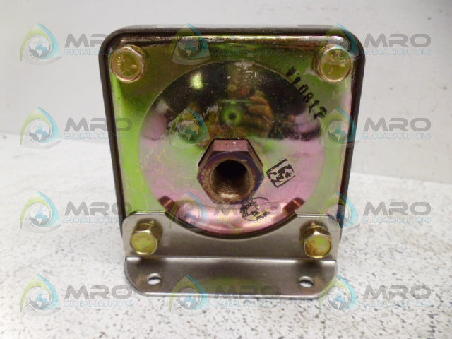BARKSDALE D2HH18SS PRESSURE/VACUUM ACTUATED SWITCH *NEW IN BOX*