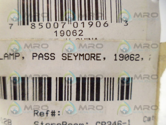 PASS SEYMOUR 19062 LAMP HOLDER *NEW IN BOX*