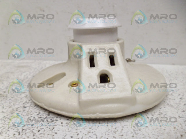 EAGLE 667-BOX LAMP HOLDER *NEW IN BOX*