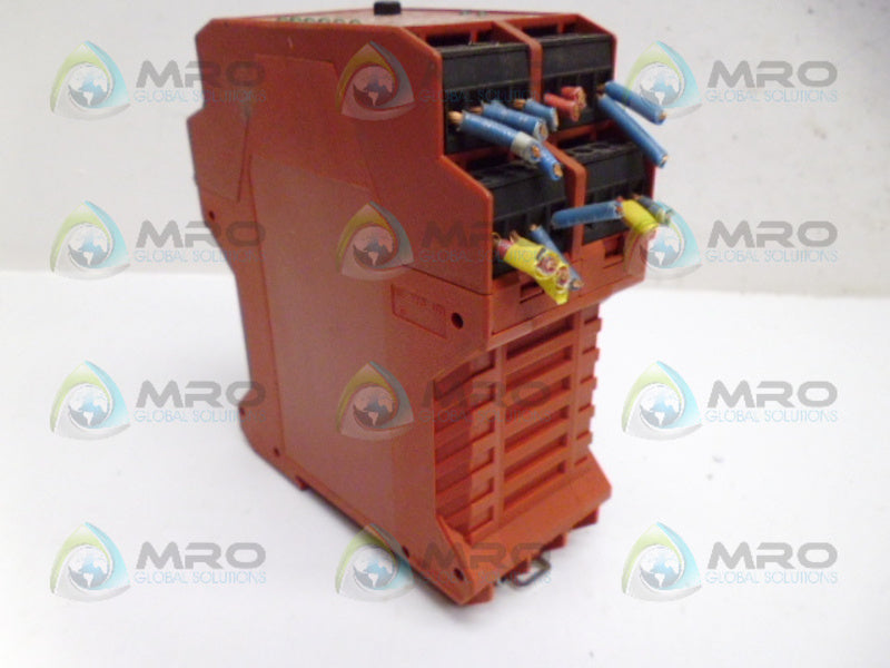 ALLEN BRADLEY 440R-M23143 SER. B GUARD MASTER SAFETY RELAY *USED*