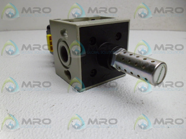 NUMATICS S32E-04BKLM 3-WAY VALVE *NEW NO BOX*