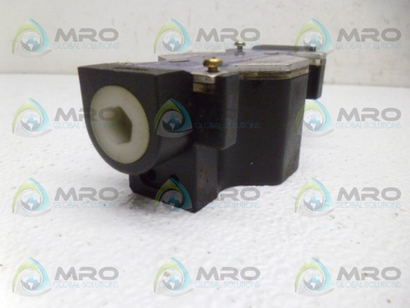 YUKEN S-DSG-03-3C2-D24-5040 DIRECTIONAL VALVE (AS PICTURED) *NEW NO BOX*