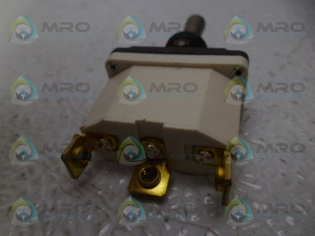 CUTLER HAMMER 8530K2 TOGGLE SWITCH *USED*