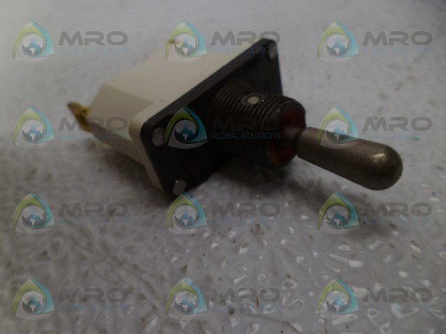 CUTLER HAMMER 8530K2 TOGGLE SWITCH *USED*