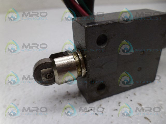 MICROSWITCH 914CE2-3 LIMIT SWITCH *USED*