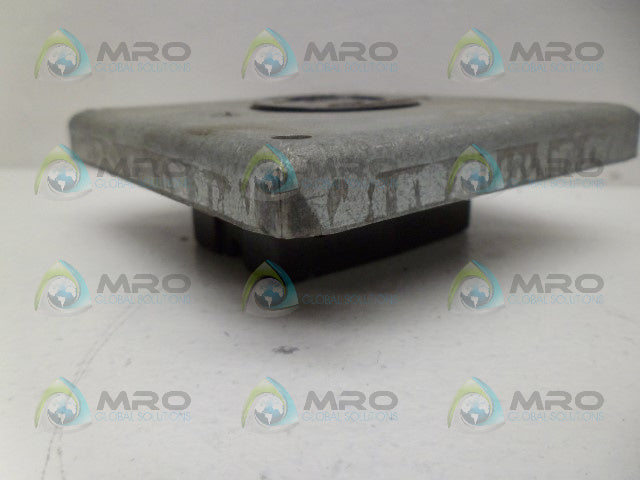 BRYANT L15-20 RECEPTACLE W/ COVER *USED*