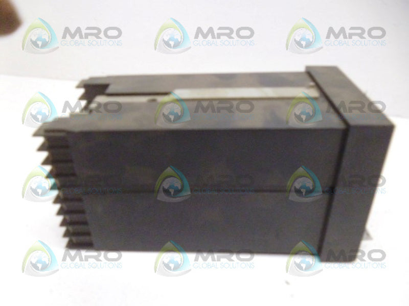 BARBER-COLMAN 121L TERMPERATURE CONTROLLER 8 UNMP