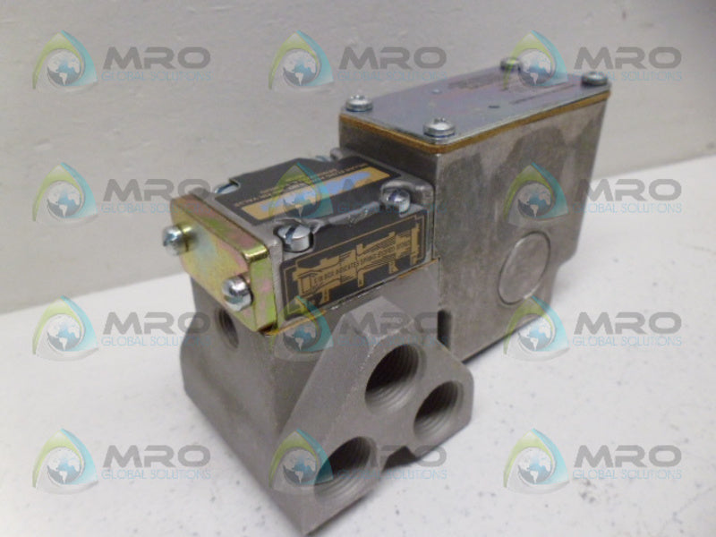 MILLER 304/504 330-621A-4-10-015 SOLENOID AIR VALVE *NEW NO BOX*