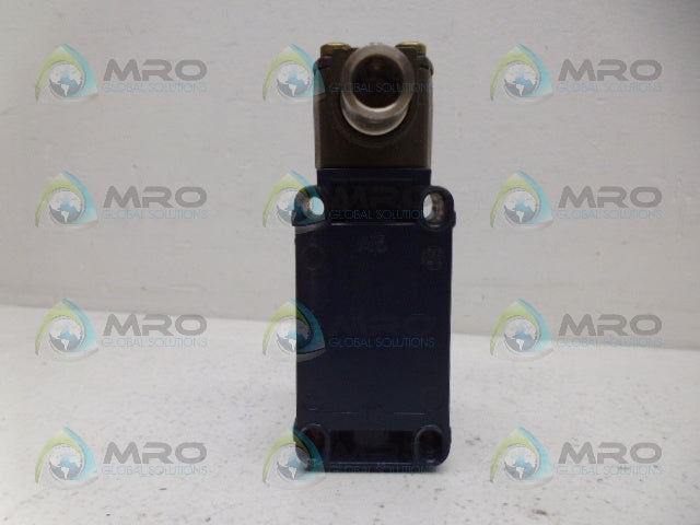 SCHMERSAL TV10S-335-11Z INTERLOCK SWITCH *NEW NO BOX*