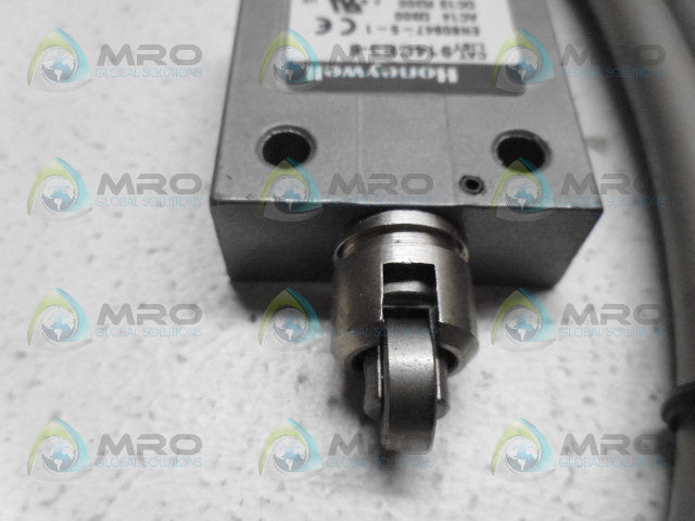 HONEYWELL 914CE3-6 LIMIT SWITCH *NEW NO BOX*
