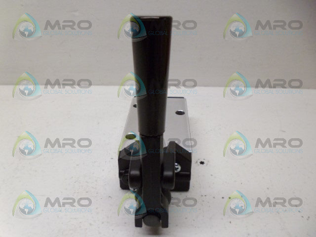 PARKER 422CR011W VALVE *NEW NO BOX*