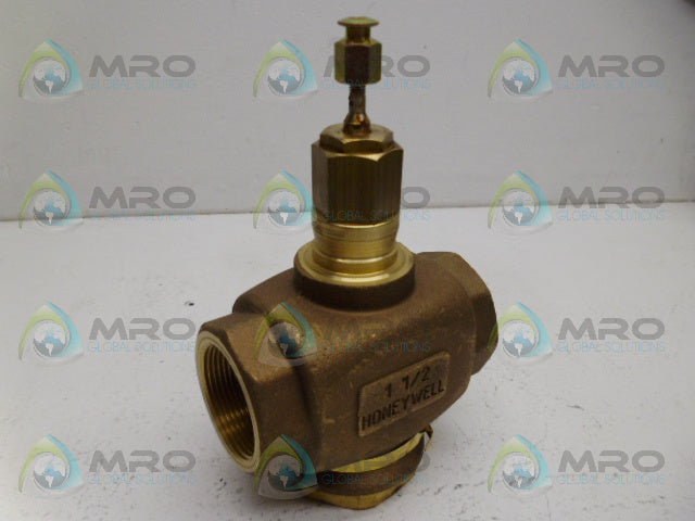 HONEYWELL V5011N1081 SEATED WATER VALVE *NEW IN BOX*