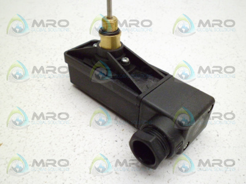 INDUSTRIAL MRO 325292 CONNECTOR *NEW IN BOX*