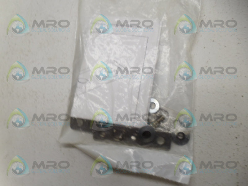 HOFFMAN LMFKSS SS MOUNTING FOOT KIT *NEW IN FACTORY BAG*