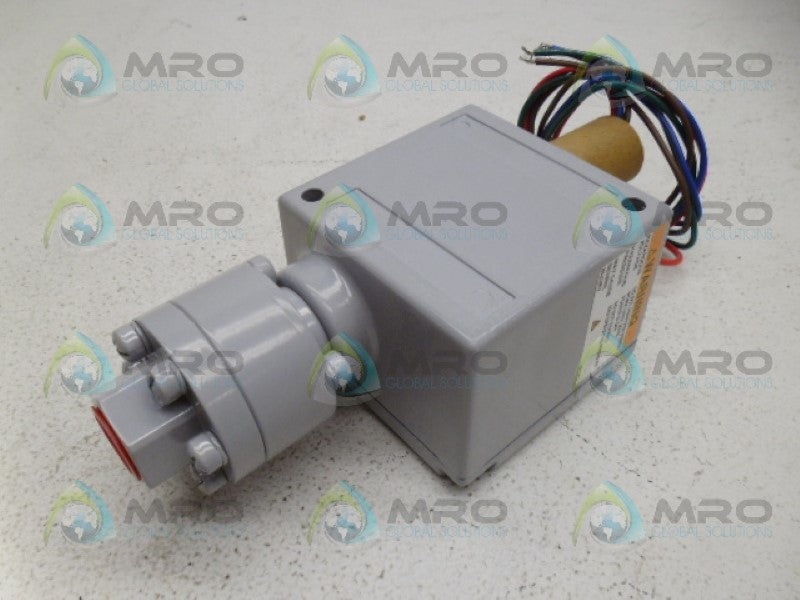 ITT 100P45C6A PRESSURE SWITCH *NEW IN BOX*