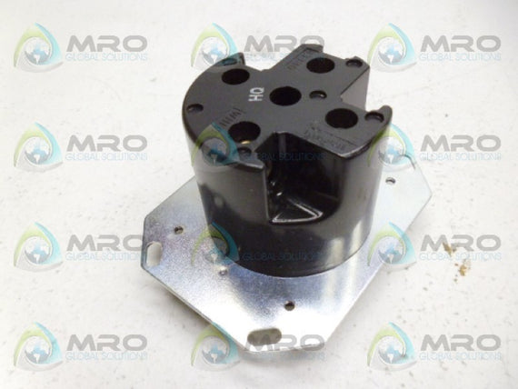 BRYANT 9450-FR RECEPTACLE *NEW IN BOX*