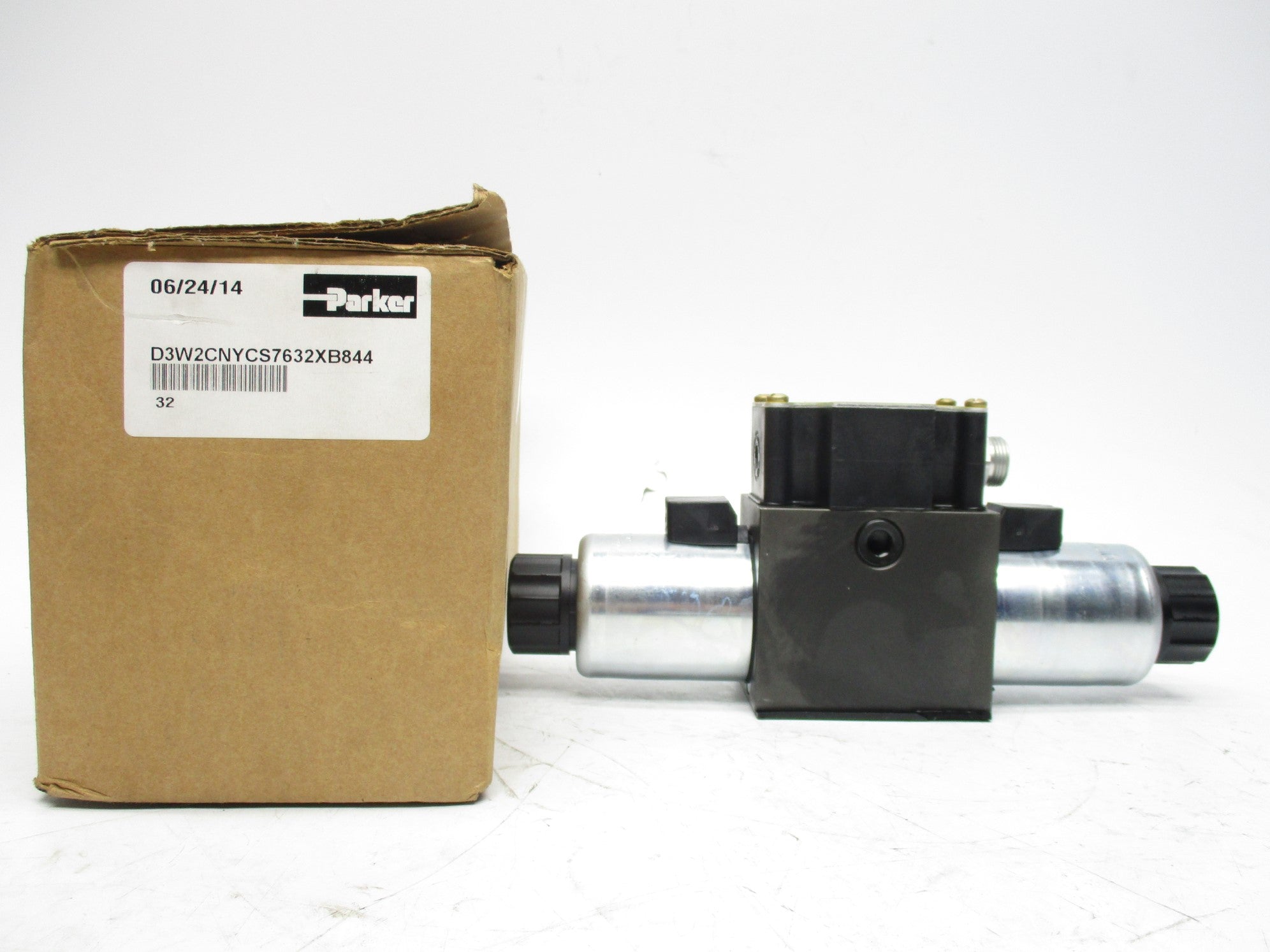 PARKER D3W2CNYCS7632XB844 120V 3000PSI NSMP
