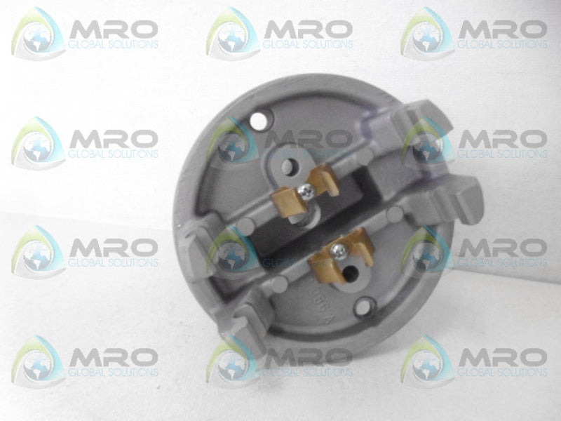 INDUSTRIAL MRO PART# D086A LAMP HOLDER *NEW NO BOX*