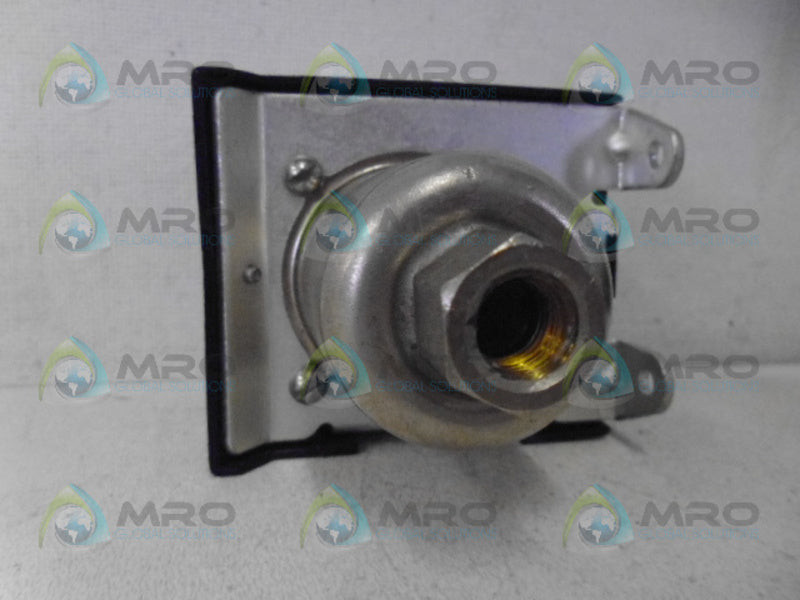 UNITED ELECTRIC J54-126 PRESSURE SWITCH *NEW NO BOX*