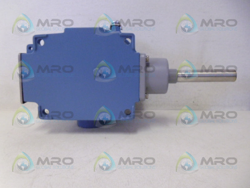 UNITED ELECTRIC B121-13272 TEMPERATURE SWITCH *NEW NO BOX*