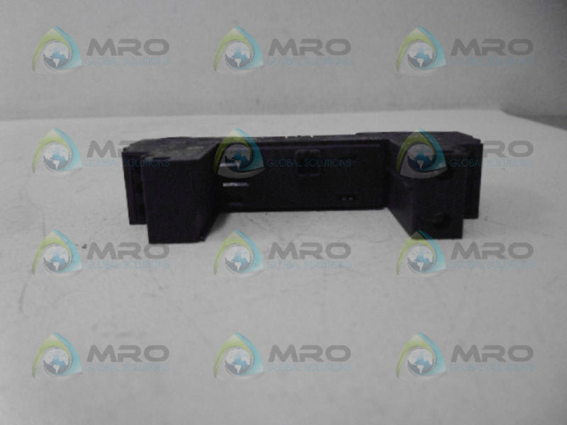 PHOENIX CONTACT 2839282 PROTECTIVE PLUG BASE *NEW NO BOX*