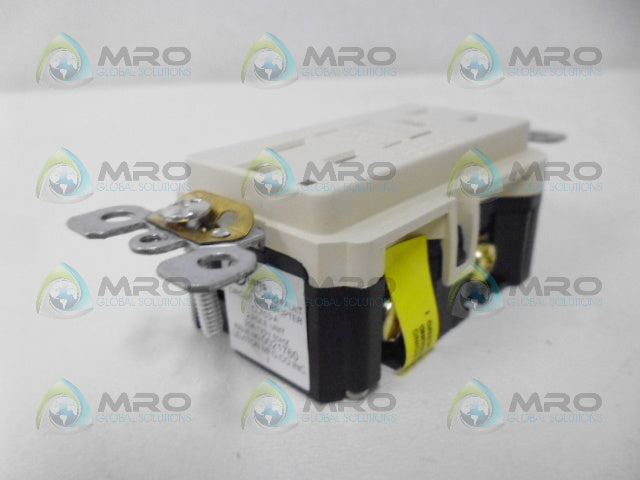 LEVITON N7599-I OUTLET W/ WALL PLATE *NEW IN BOX*