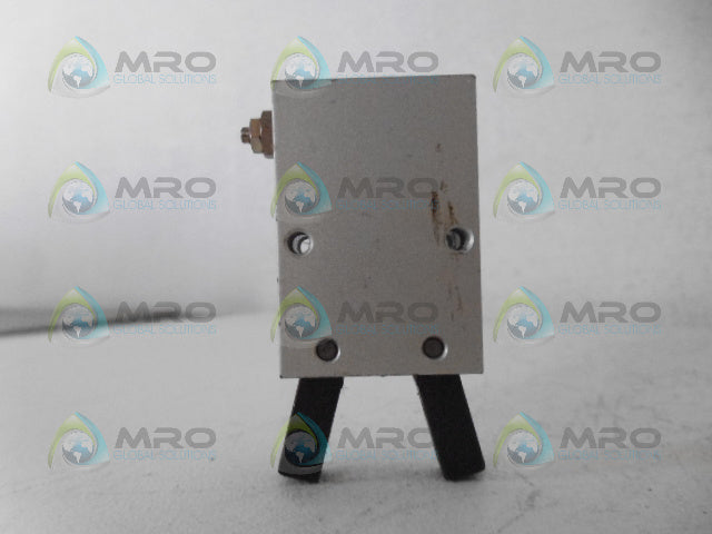 SMC MHC2-16D GRIPPER CYLINDER *NEW NO BOX*