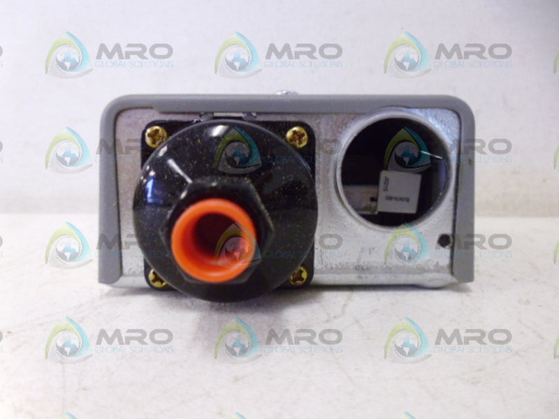 JOHNSON CONTROLS P72CA-18C PRESSURE CONTROL *NEW IN BOX*